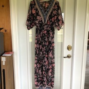 Express maxi dress with long balloon sleeves and a v-neck